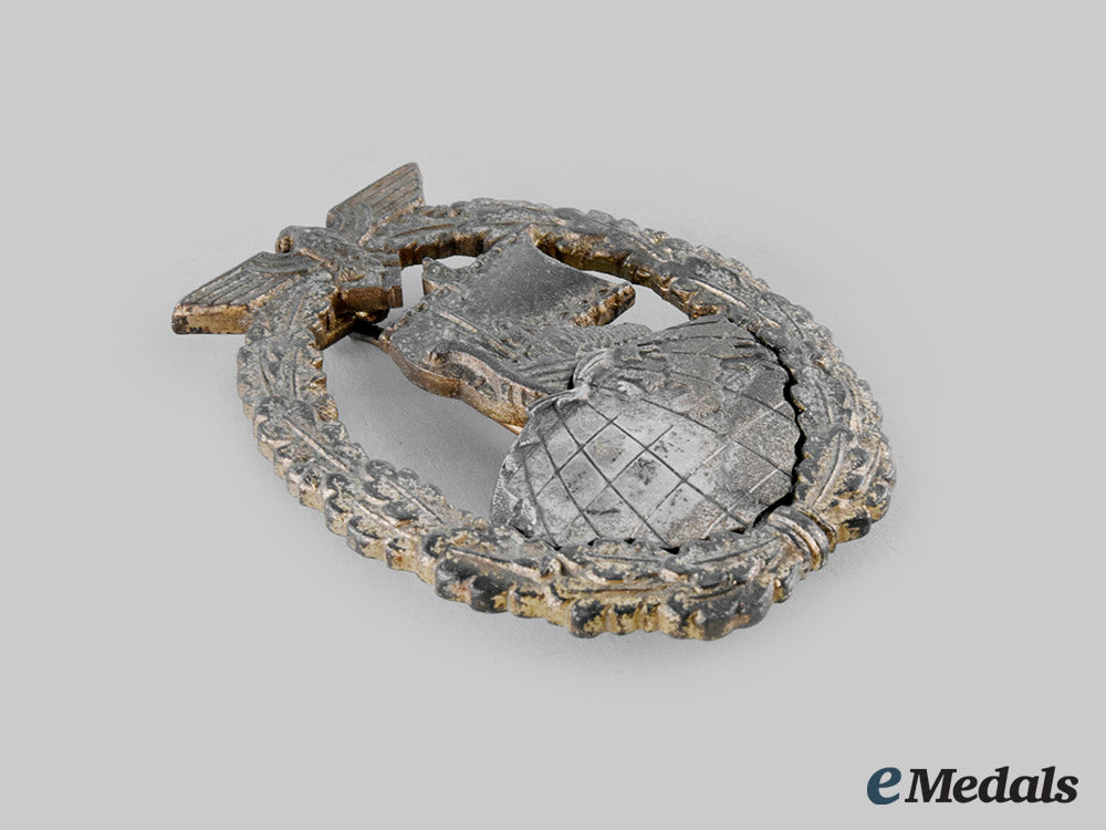 germany_kriegsmarine._an_auxiliary_cruiser_war_badge_ci19_3928_1_1_3