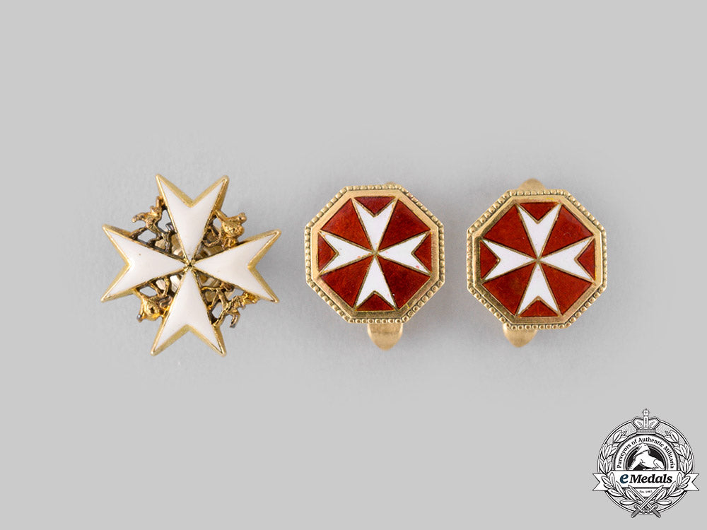 united_kingdom._an_order_of_st._john_lapel_badge&_cufflinks_pair,_by_spink_ci19_3956_2_1