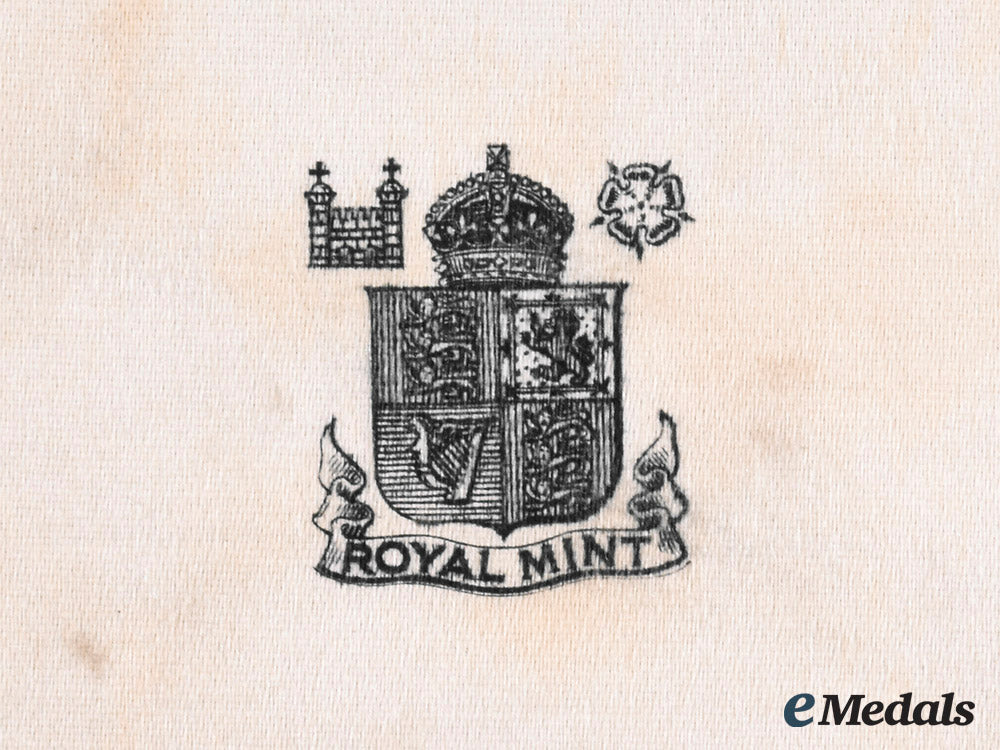 united_kingdom._a_distinguished_flying_cross_case,_by_the_royal_mint_ci19_4489_1