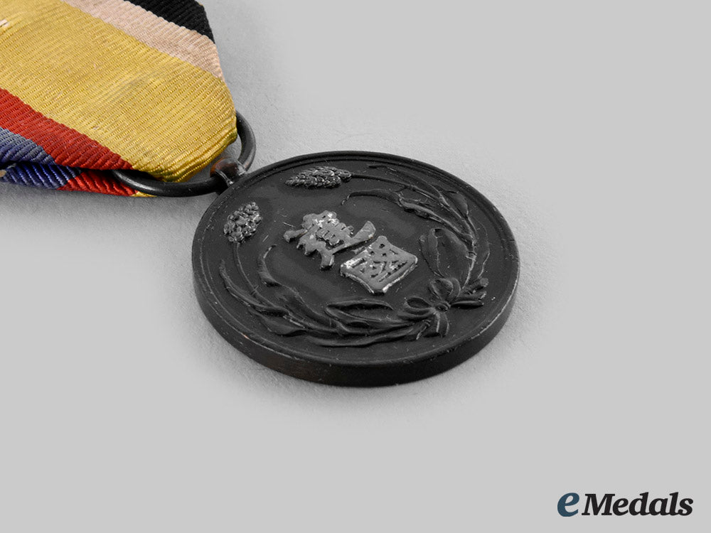 japan,_occupied,_manchukuo._a_national_foundation_merit_medal_with_case_ci19_4501_1