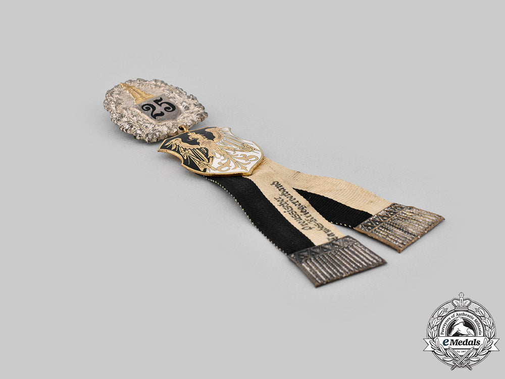 germany,_weimar_republic._a_pair_of_prussian_veterans_association_membership_badges_ci19_4995