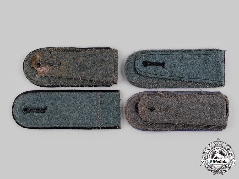 germany,_heer._a_lot_of_shoulder_straps_ci19_5312