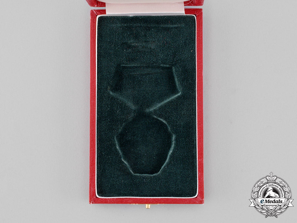 russia,_soviet_union._an_order_of_lenin_case,_c.1970_ci19_5477
