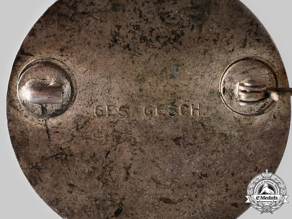 germany,_drk._a_german_red_cross(_drk)_sisterhood_badge_ci19_6414