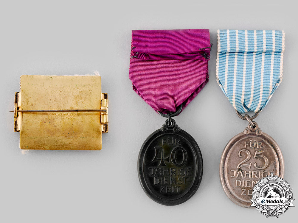 germany,_weimar_republic._a_lot_of_fire_brigade_long_service_medals_ci19_7617
