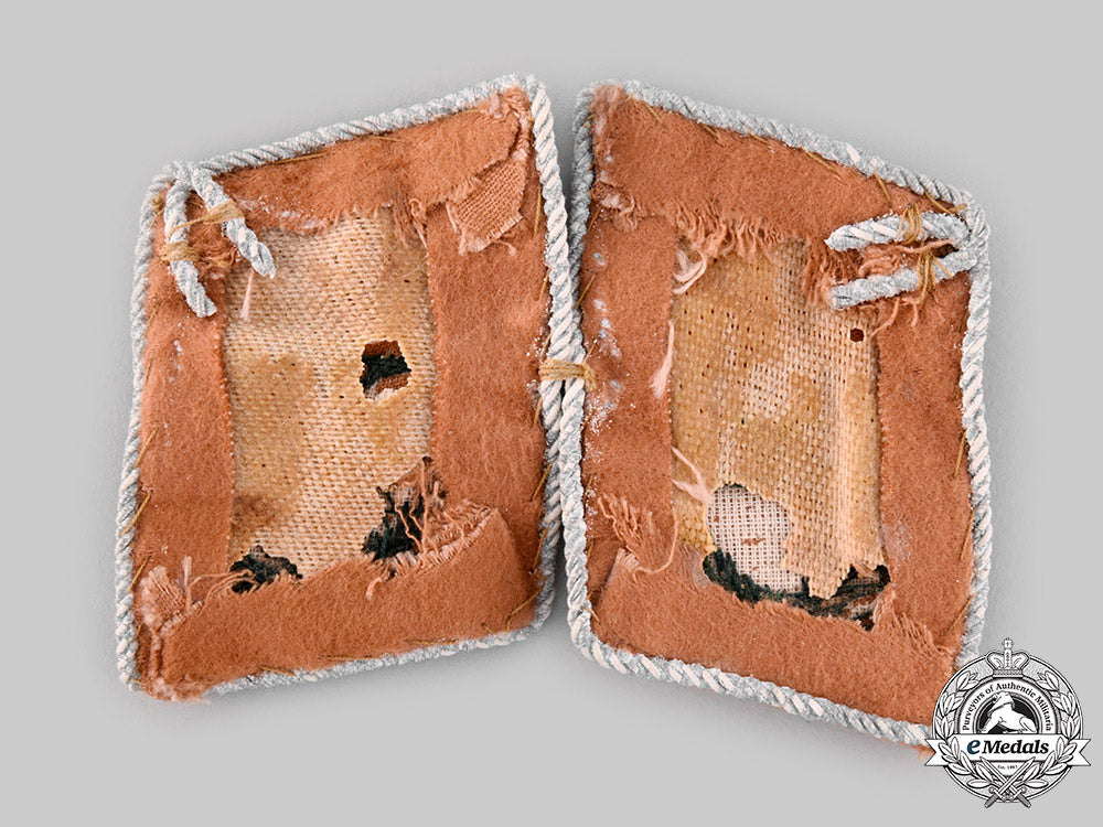 germany,_luftwaffe._a_set_of_communications_leutnant_collar_tabs_ci19_7881_1