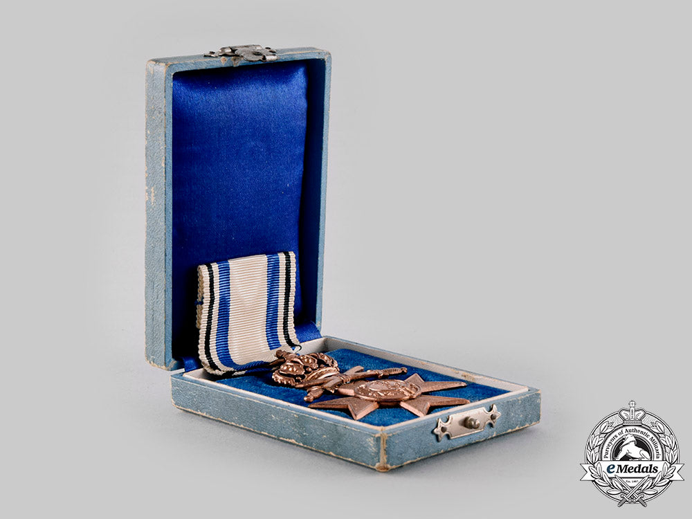 bavaria,_kingdom._a_merit_cross,_iii_class_with_crown&_swords_with_case,_c.1915_ci19_8606