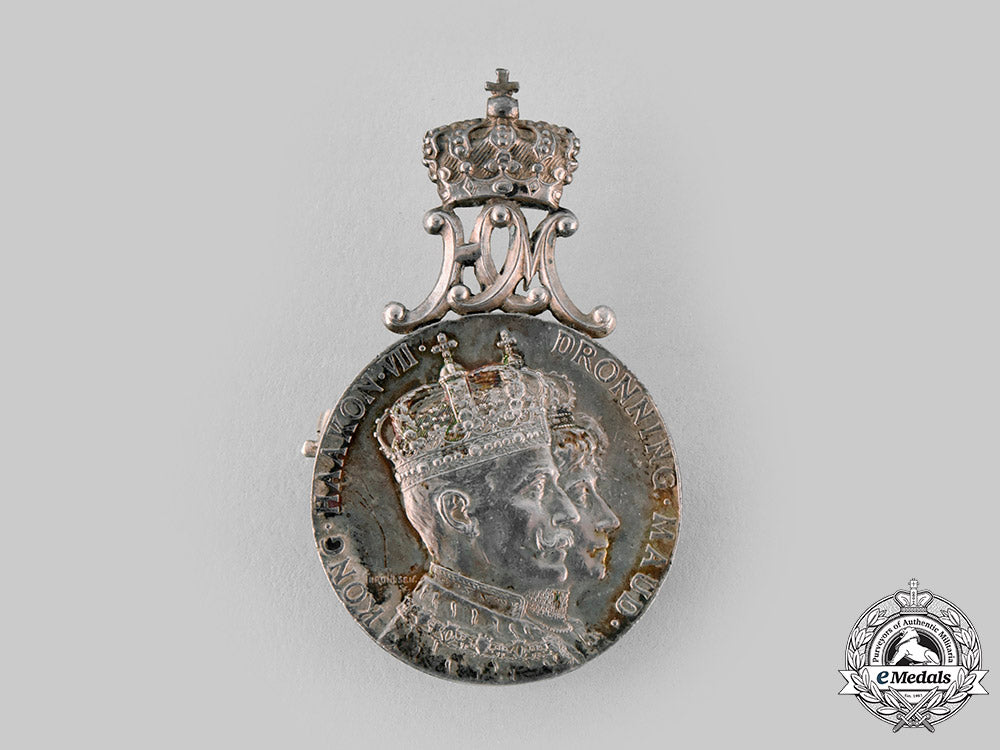 norway,_kingdom._a_king_haakon_vii_and_queen_maud_coronation_medal1906,_i_class_silver_grade_medal_ci19_8677