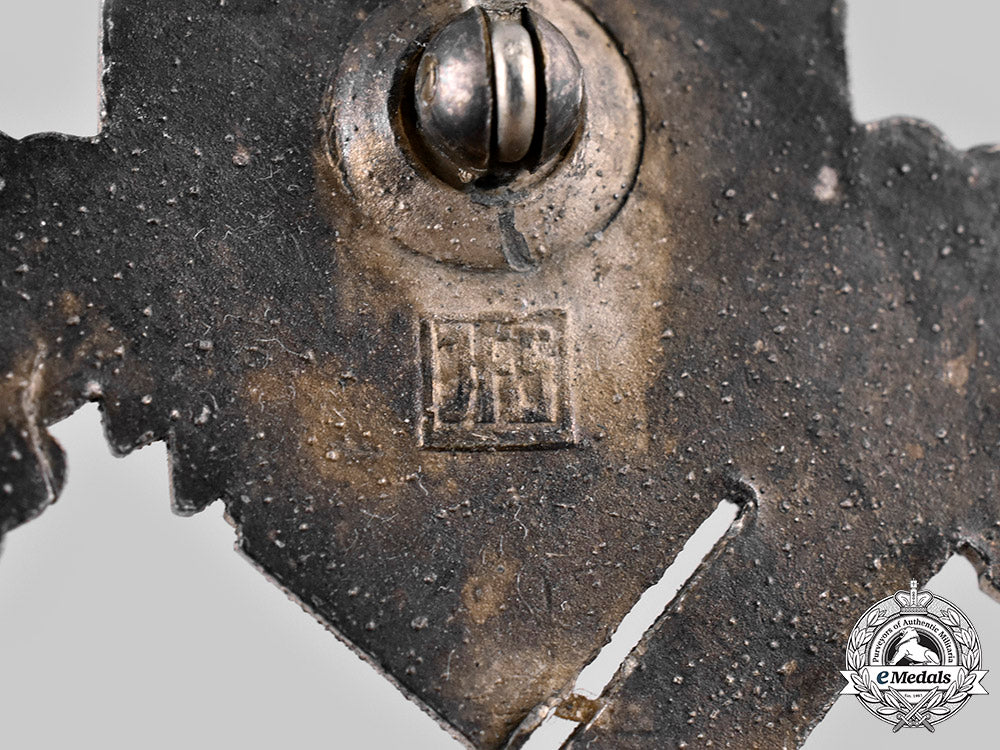 germany,_wehrmacht._an_infantry_assault_badge,_silver_grade,_by_josef_feix&_söhne_ci19_8777