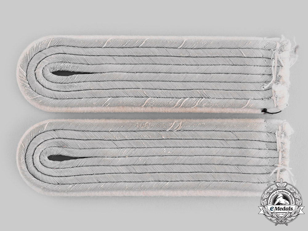 germany,_luftwaffe._a_set_of_infantry_leutnant_shoulder_boards_ci19_9433