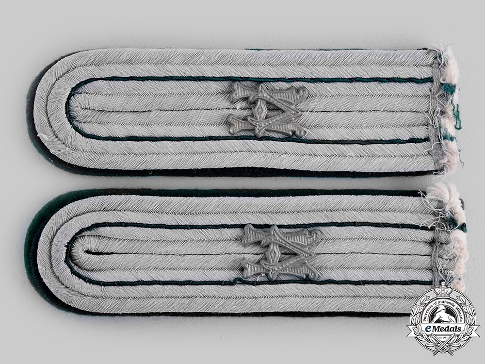 germany,_heer._a_set_of_army_administration_officer’s_shoulder_boards_ci19_9437