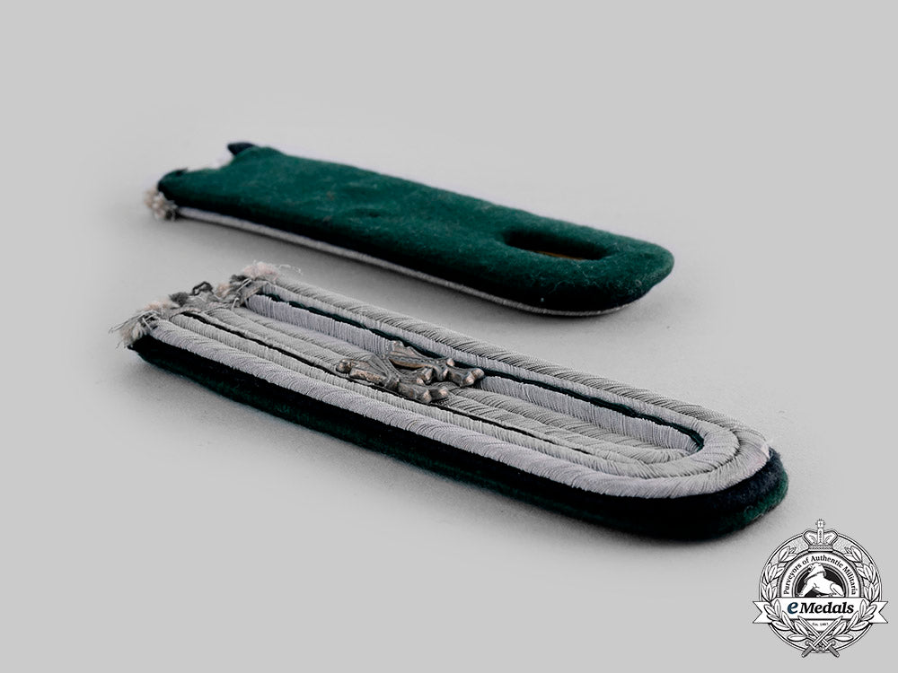 germany,_heer._a_set_of_army_administration_officer’s_shoulder_boards_ci19_9439