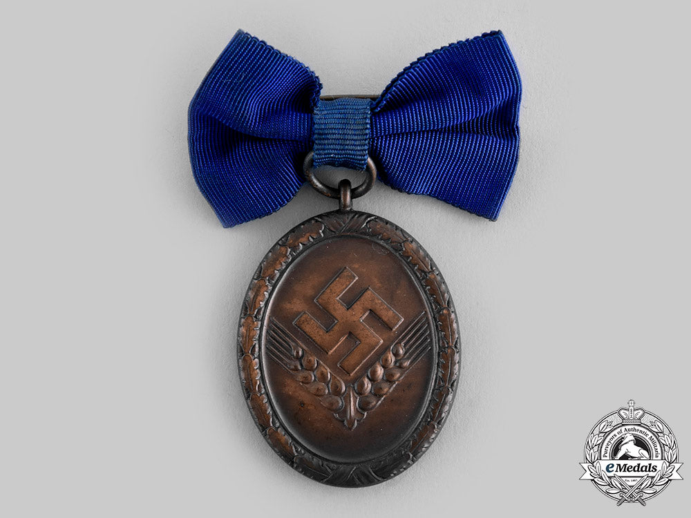 germany,_radwj._a_reich_labour_service_of_female_youth(_radwj)4-_year_long_service_decoration,_with_case_ci19_9445