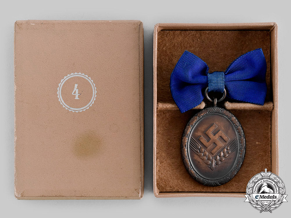 germany,_radwj._a_reich_labour_service_of_female_youth(_radwj)4-_year_long_service_decoration,_with_case_ci19_9448