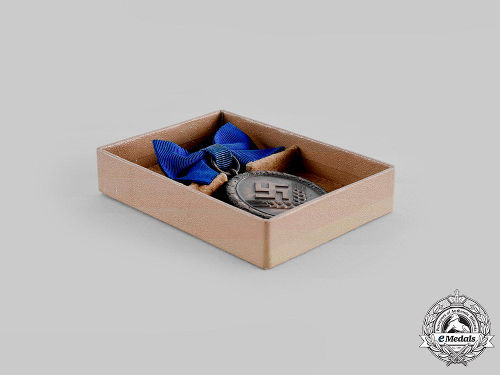 germany,_radwj._a_reich_labour_service_of_female_youth(_radwj)4-_year_long_service_decoration,_with_case_ci19_9450