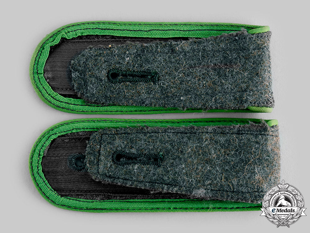 germany,_third_reich._a_set_of_heer_panzergrenadier_em_shoulder_straps_ci19_9466