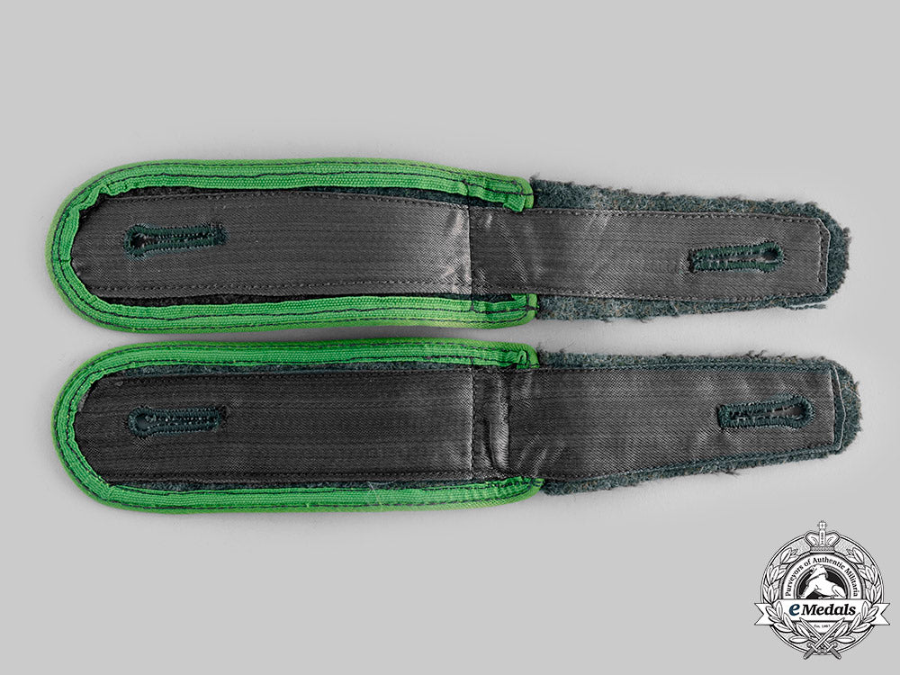 germany,_third_reich._a_set_of_heer_panzergrenadier_em_shoulder_straps_ci19_9467