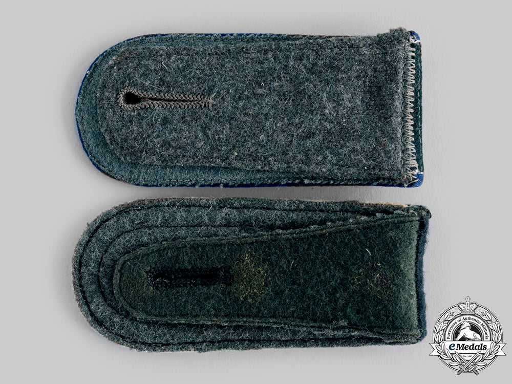 germany,_heer._a_lot_of_shoulder_straps_ci19_9756
