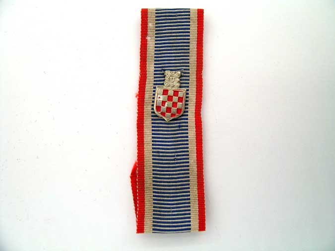 war_commemorative_badge,_wwii_cr366001