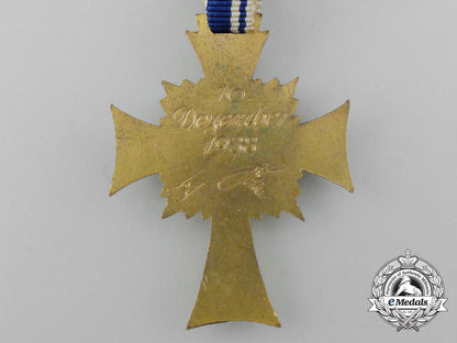 a_gold_grade_mother’s_cross_with_original_case_of_issue_by_c.e.juncker_d_1657