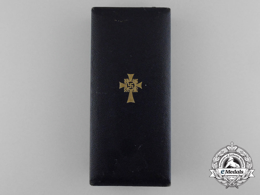 a_gold_grade_mother’s_cross_with_original_case_of_issue_by_c.e.juncker_d_1658