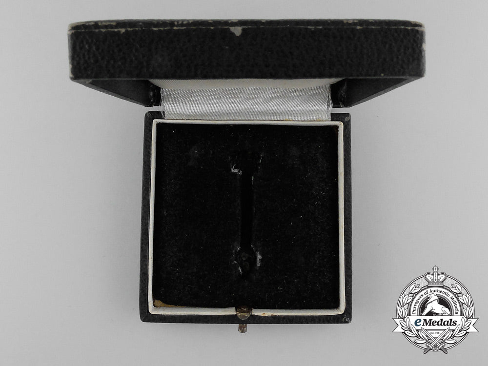 a_case_for_first_class_ostvolk_bravery_decoration;_gold_grade_with_swords_d_1772