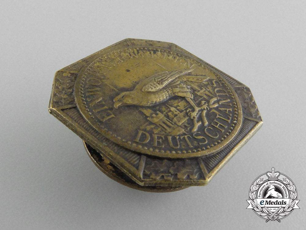 a_german_immigrant_resistance_hawk_badge_d_2255