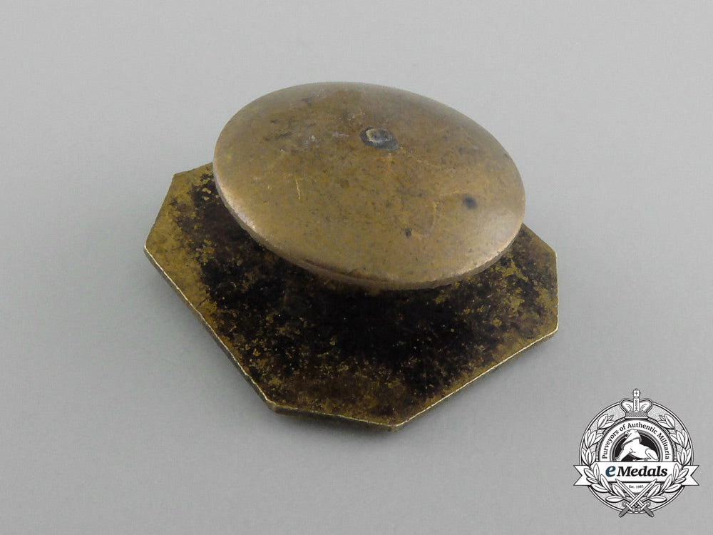 a_german_immigrant_resistance_hawk_badge_d_2256