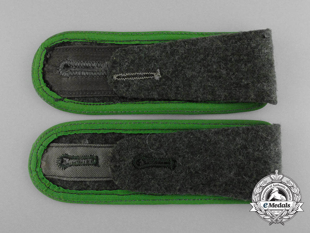 a_pair_of_wehrmacht_gebirgsjäger_enlisted_man’s_shoulder_boards_d_2382_1