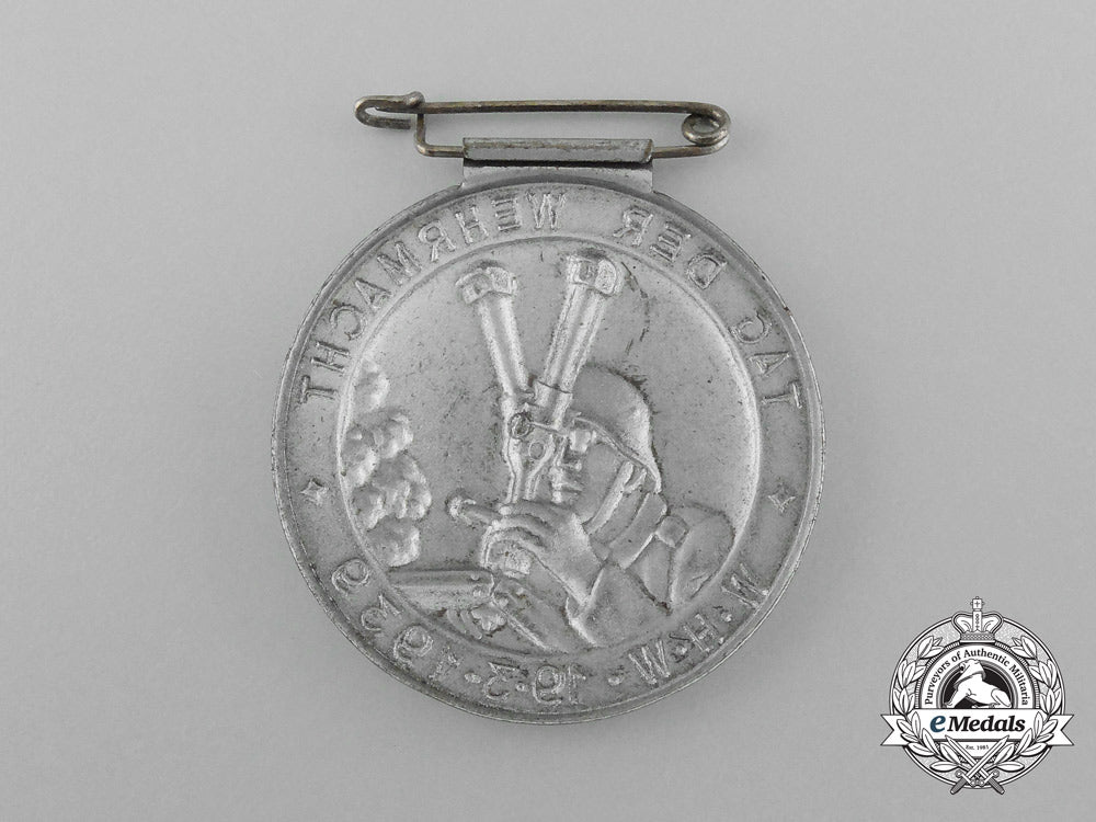 a1939“_people’s_winter_aid”_day_of_the_wehrmacht_badge_d_2401_1