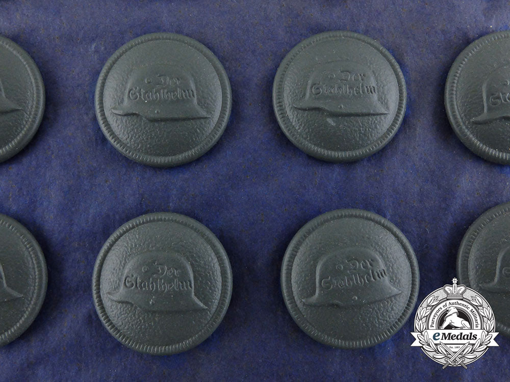 twenty-_four_der_stahlhelm_veteran's_association_buttons_on_a_salesmen's_board_d_2457