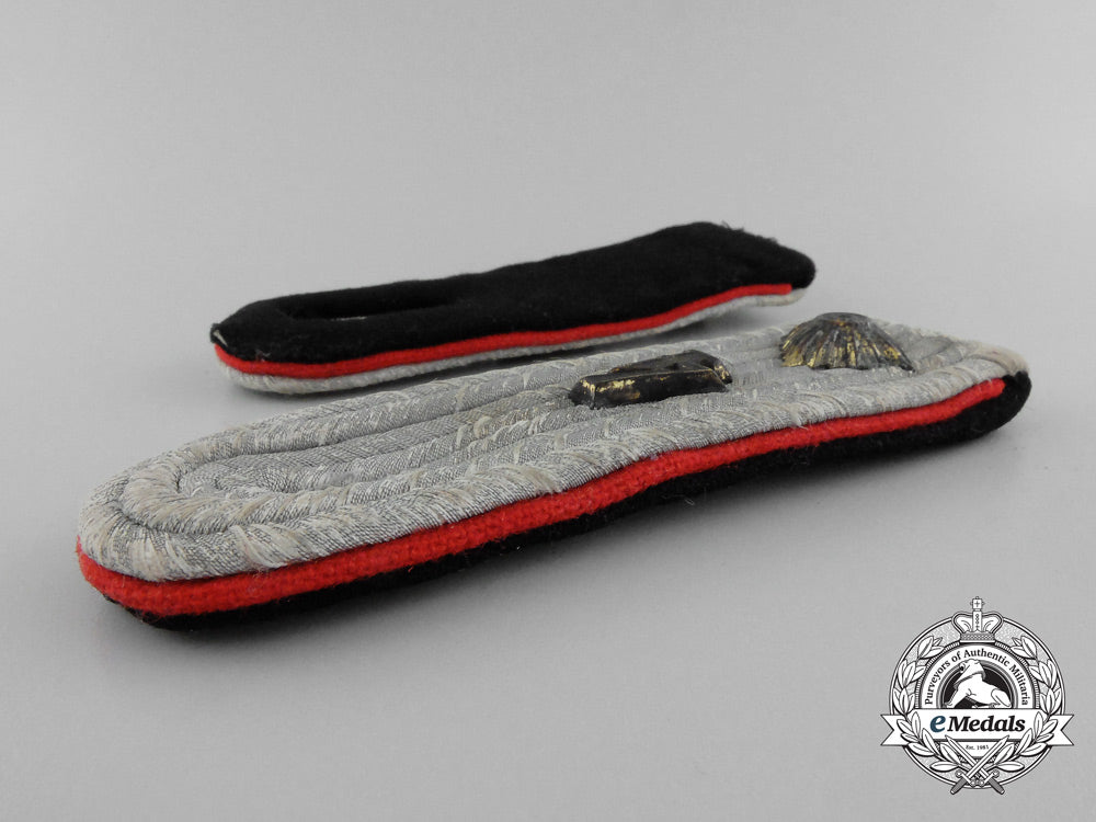 a_pair_of_ss-_obersturmführer_artillery_shoulder_boards_d_3327_1