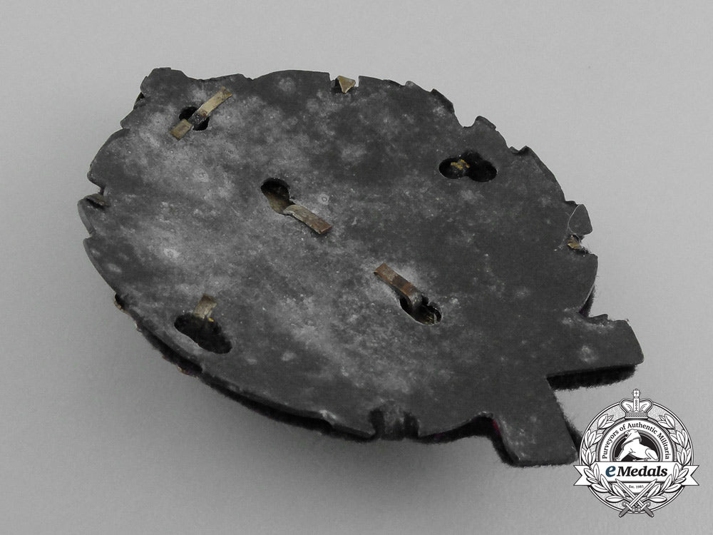 a_croatian_army_and_police_officer's_cap_badge_d_5075_1