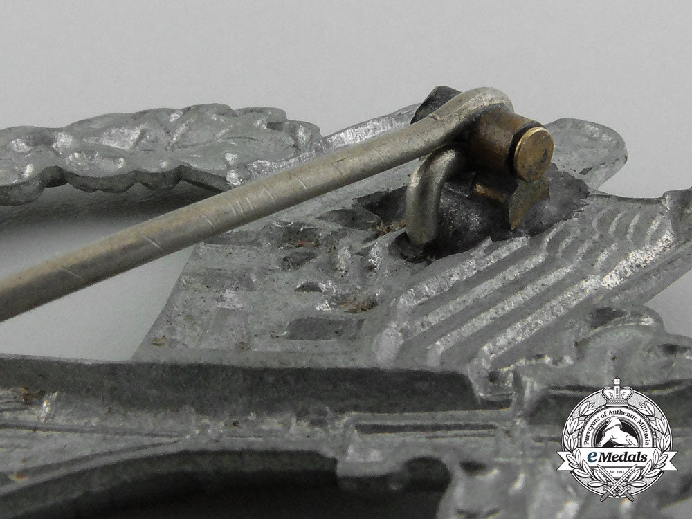 an_early_hollow-_version_infantry_assault_badge;_silver_grade_d_5321