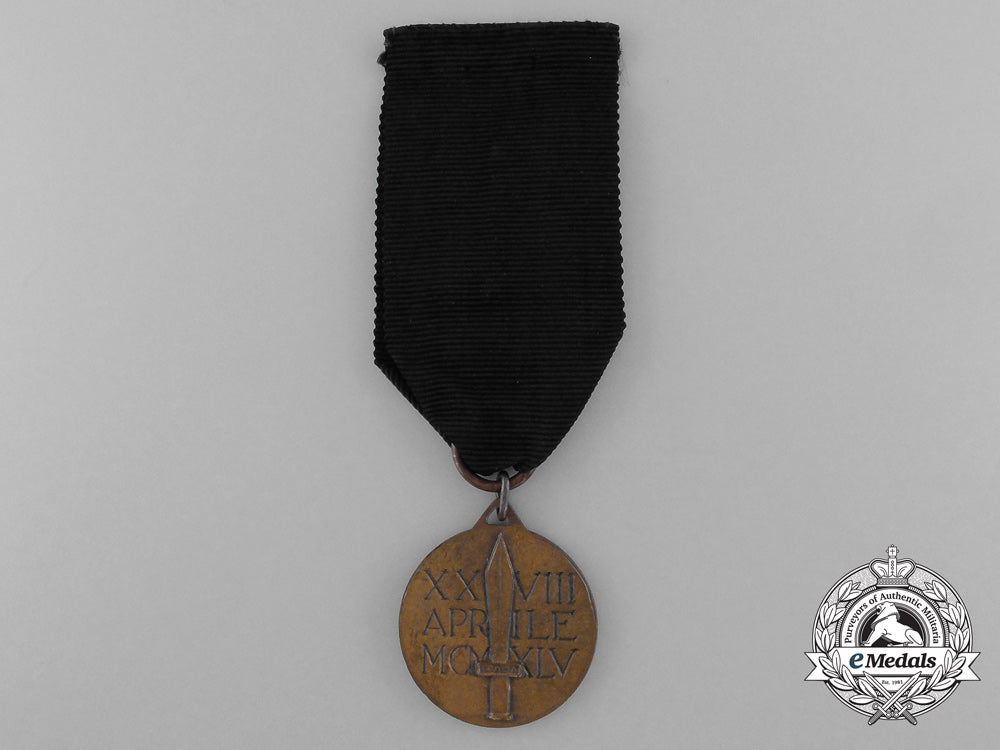 an_italian_tenth_anniversary_commemorative_bronze_grade_medal_of_the_end_of_the_italian_social_republic_d_5390