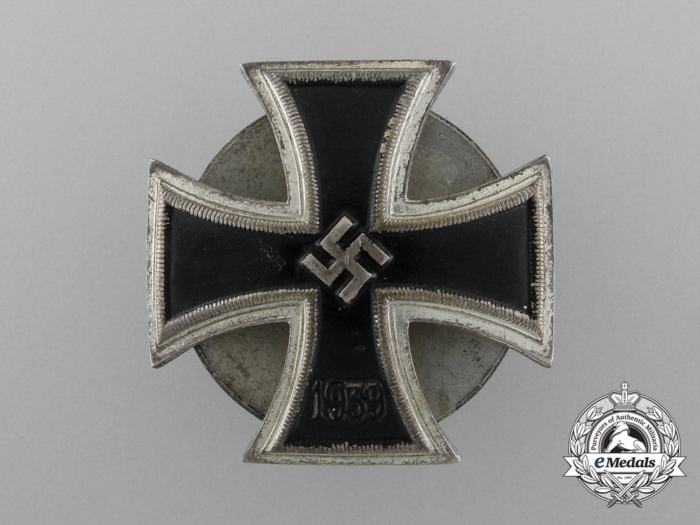 an_iron_cross_first_class1939;_unusual_schinkel_screwback_type_d_6153