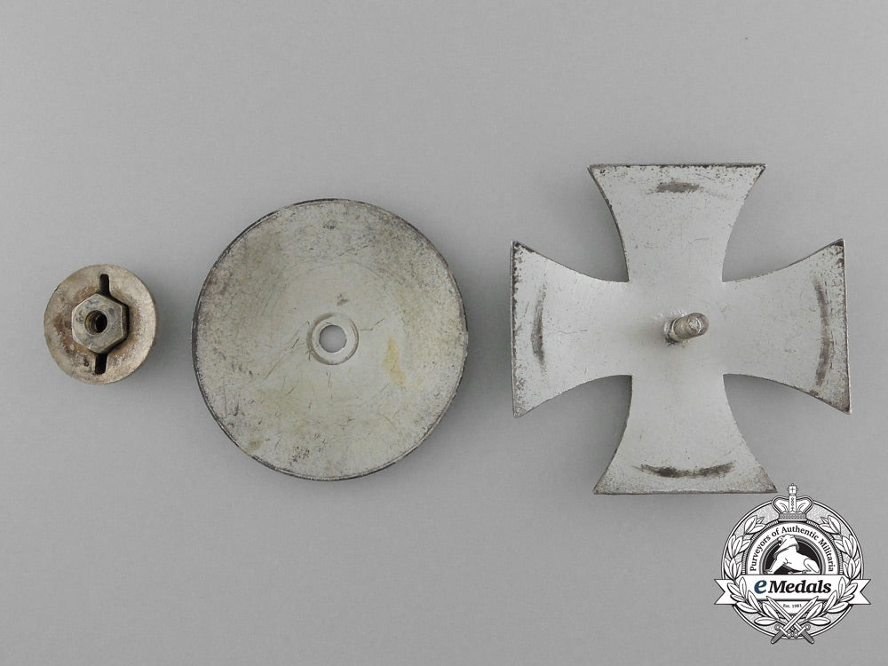 an_iron_cross_first_class1939;_unusual_schinkel_screwback_type_d_6155