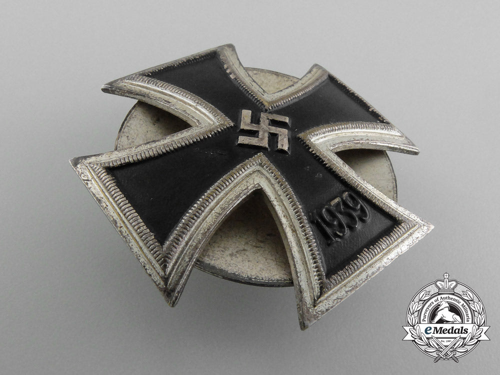 an_iron_cross_first_class1939;_unusual_schinkel_screwback_type_d_6156
