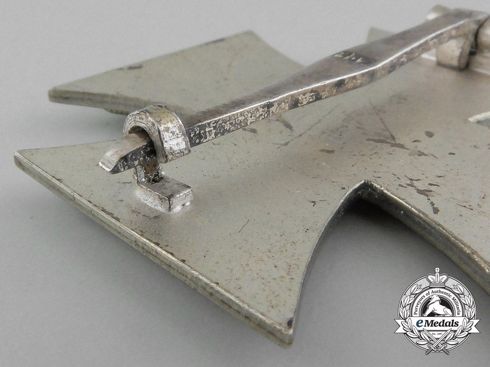 an_iron_cross1939_first_class_by_carl_wind_with_original_case_of_issue_d_6446
