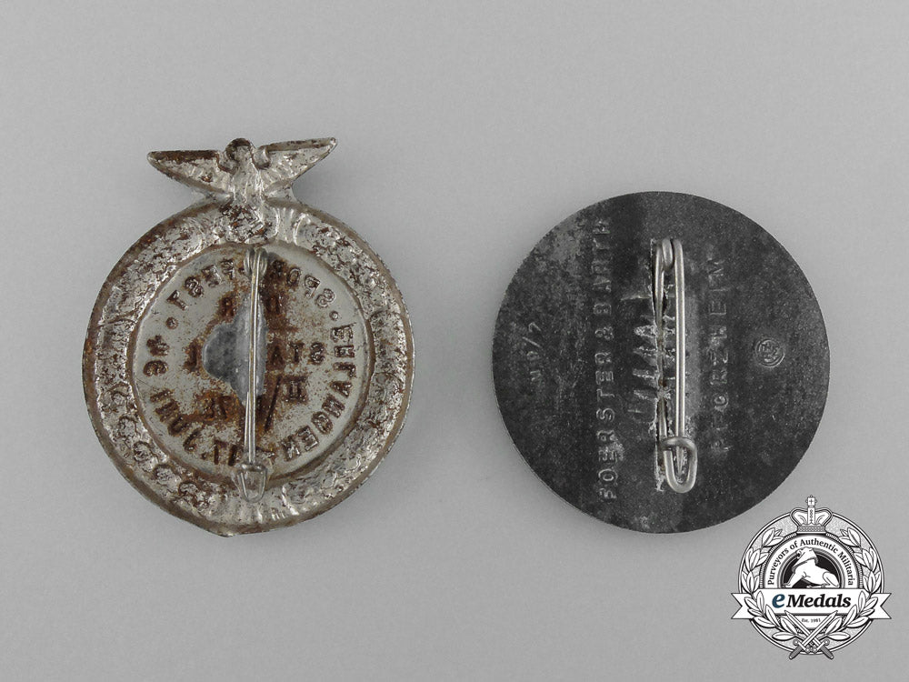 a_lot_of_two_sa-_sports_badges_d_6455
