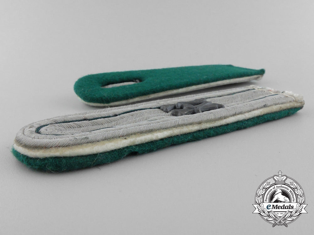a_matching_pair_of_wehrmacht_heer_administrative_official(_beamter_auf_kriegsdauer)_shoulder_boards_d_6586_1