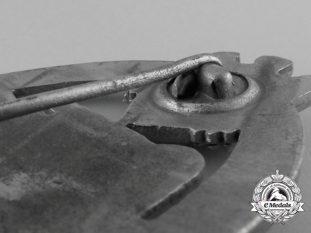 a_mint_silver_grade_tank_badge_by_h._aurich_d_6928