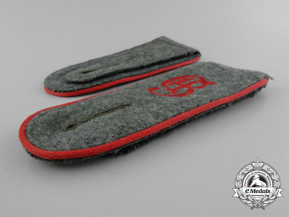 a_pair_of_großdeutschland_division_artillery_em_shoulder_straps_d_7192