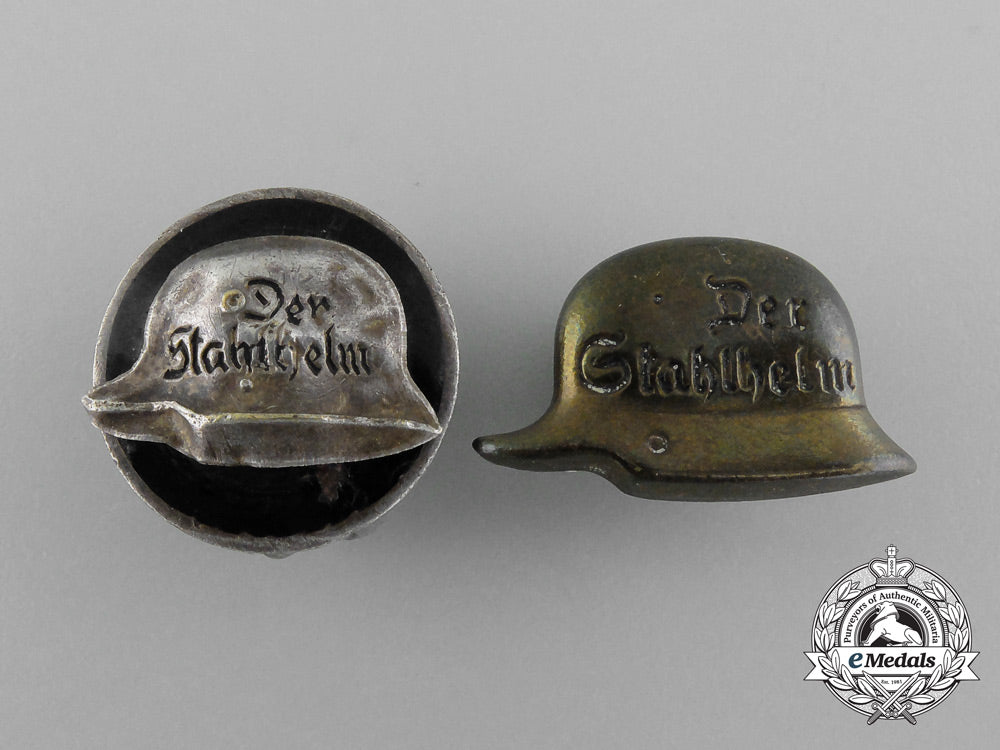 a_lot_of_two_der_stahlhelm_membership_badges_d_7296