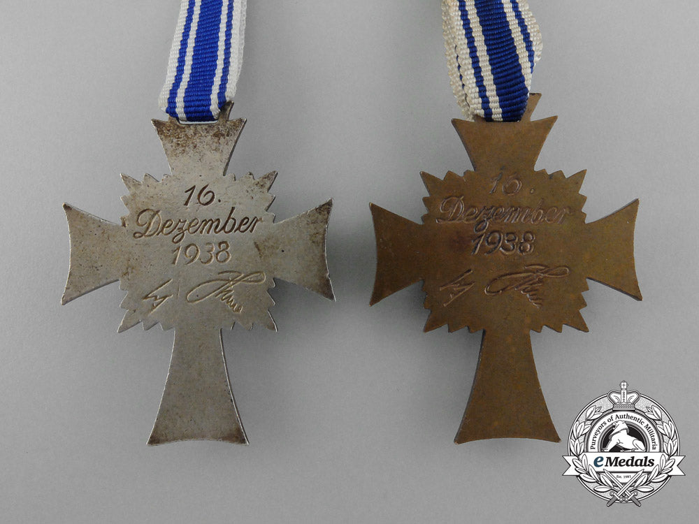 germany,_third_reich._a_lot_of_two_mother’s_crosses;_silver_and_bronze_grade_d_7427_2
