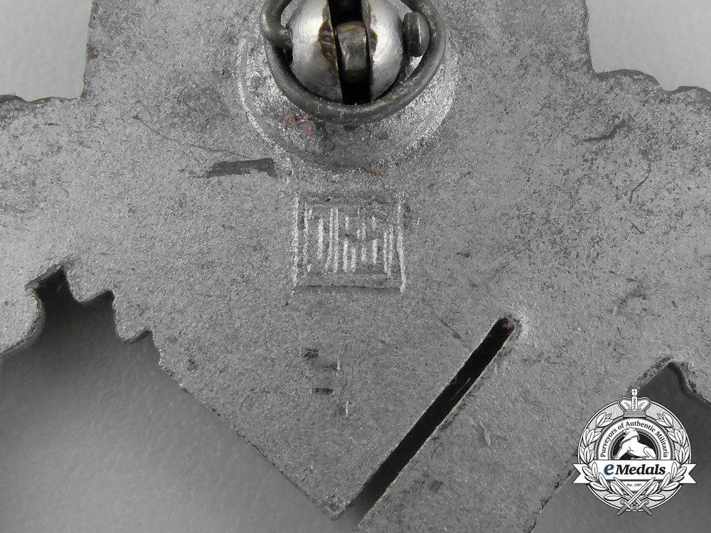 a_silver_grade_infantry_assault_badge_by_josef_feix&_söhne_d_7627_1