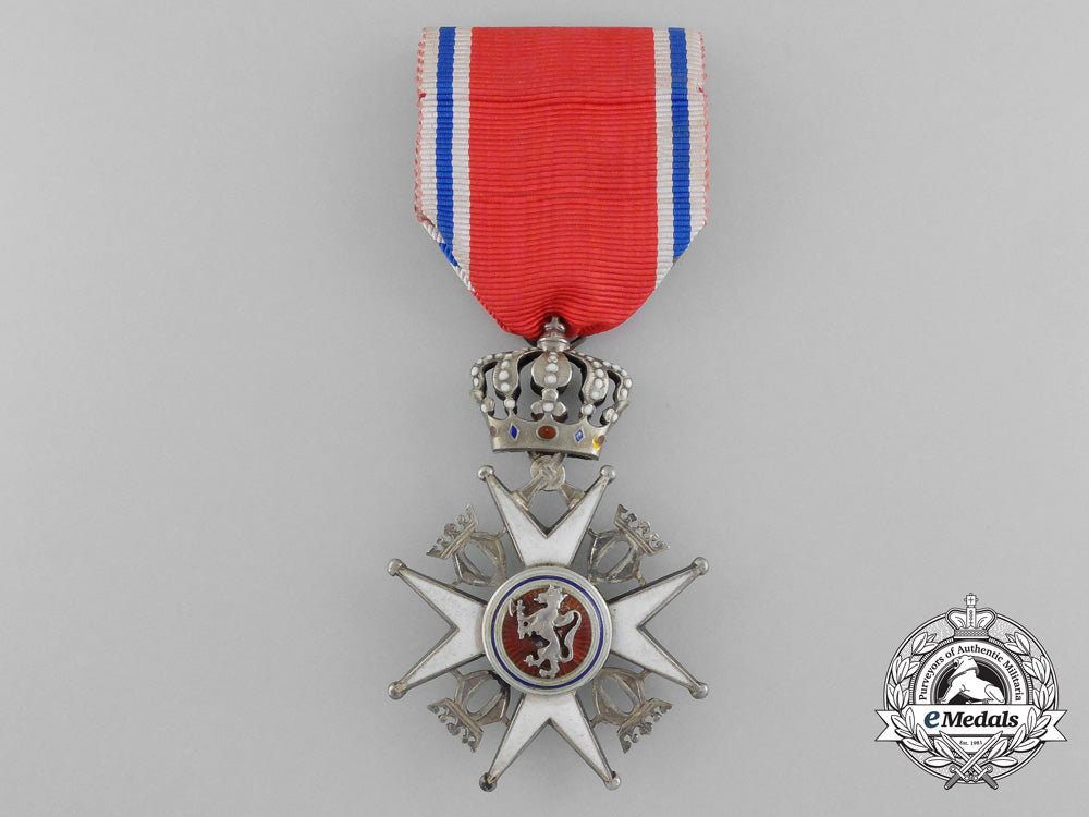 a_norwegian_order_of_st._olaf;_knight2_nd_class_with_case_by_j.tostrup_d_8271