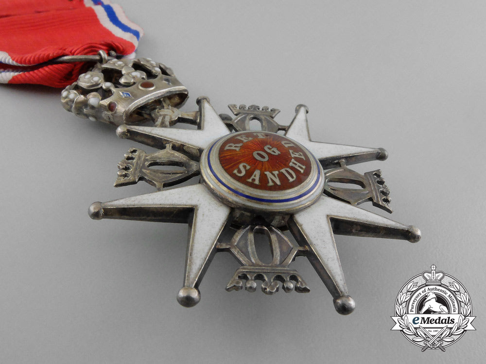 a_norwegian_order_of_st._olaf;_knight2_nd_class_with_case_by_j.tostrup_d_8276