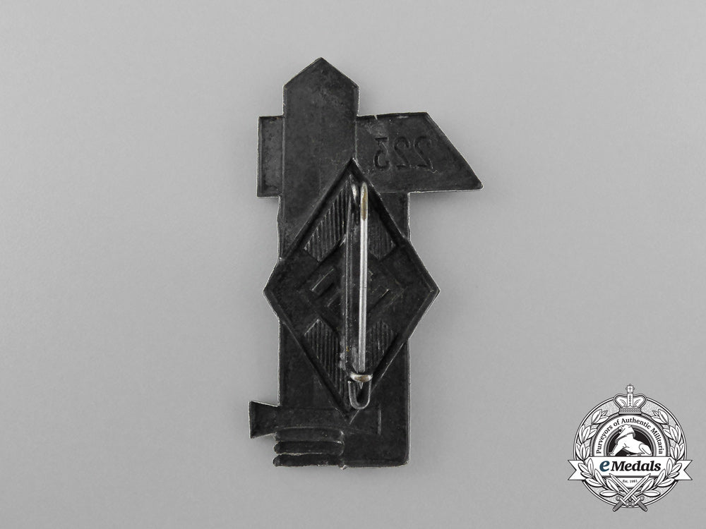 a_third_reich_period_hj_bann223_badge_d_9721