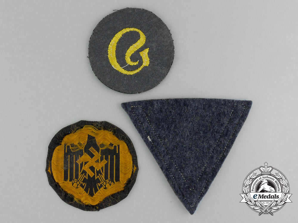 a_lot_of_three_third_reich_period_cloth_insignia_d_9767